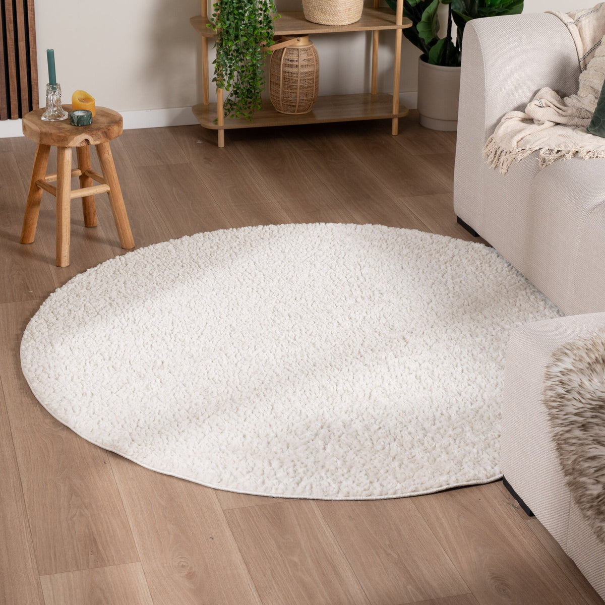 Round Fluffy Rug – Bobby White