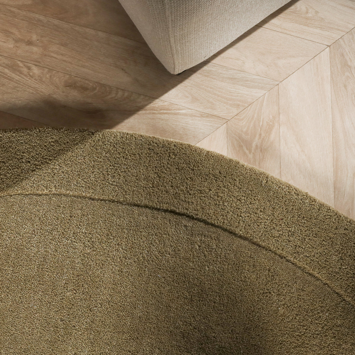 Round rug - Isara Border Olive Green